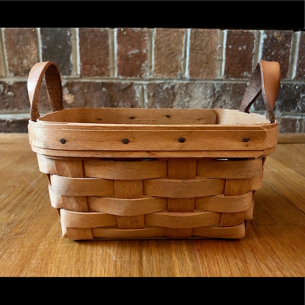 Vtg 1993 Longaberger Small Classic Tea Basket with Leather Handles